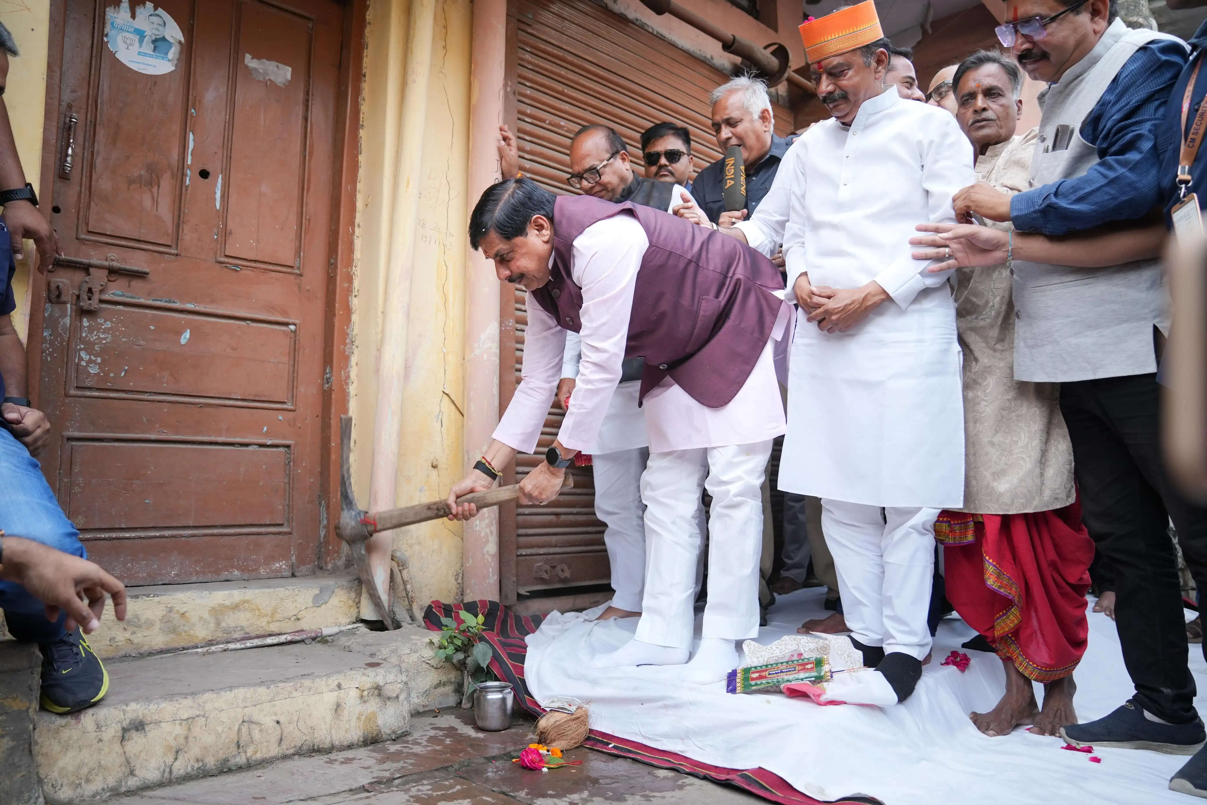 कुदाल की चोट में दिखा राजधर्म : संदर्भ- डॉ. मोहन यादव