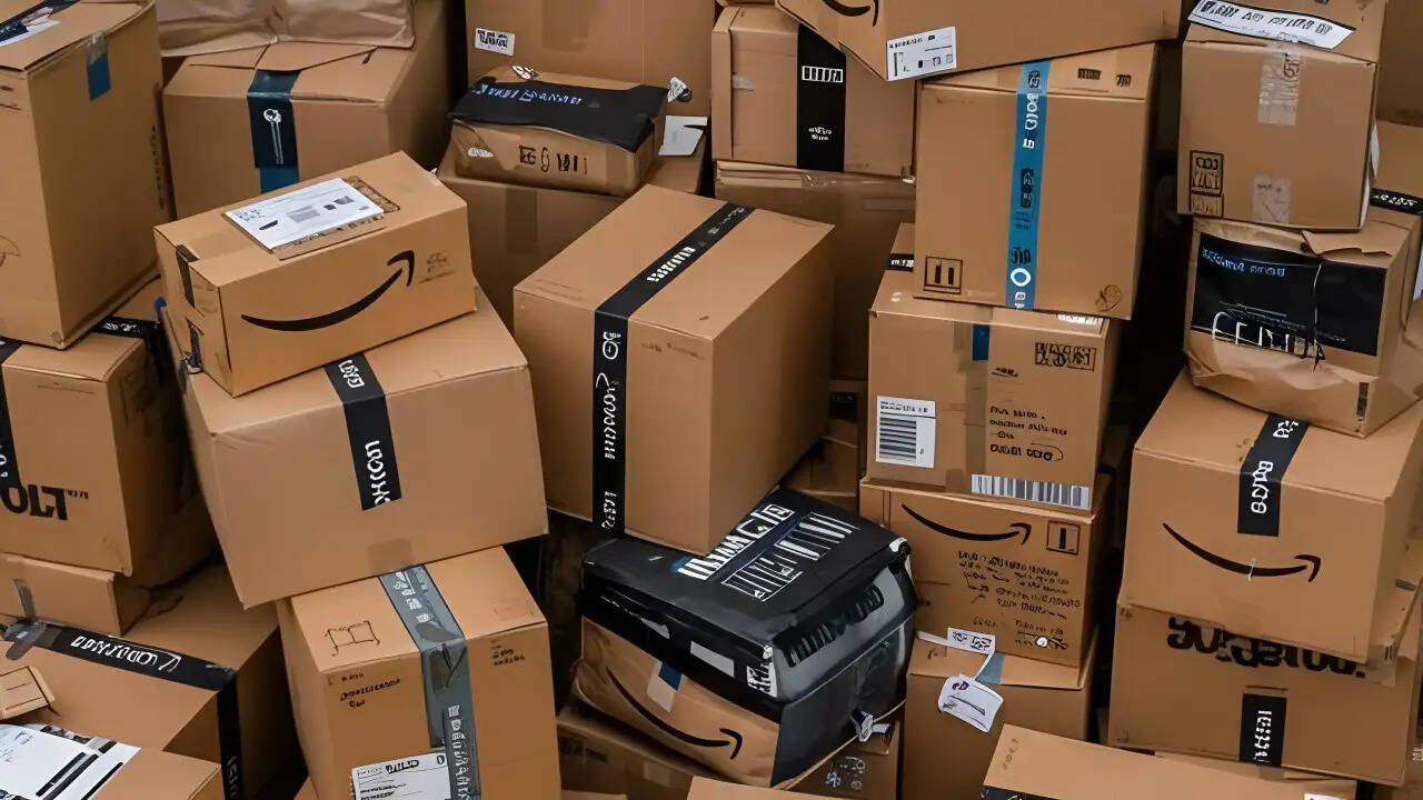 बुजुर्ग महिला को मिली 100 से अधिक अमेज़न डिलीवरी, जो उसने ऑर्डर नहीं की