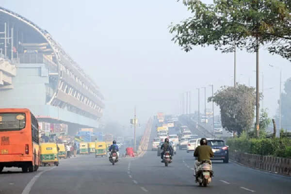 दिल्ली-एनसीआर में वायु प्रदूषण की गंभीर स्थिति, AQI 400 के पार