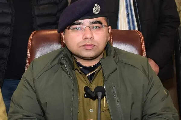गुरदासपुर में SSP आदित्य ने AK-47 से लैस हमलावर को काबू किया, मिला डीजी प्रशंसा पदक