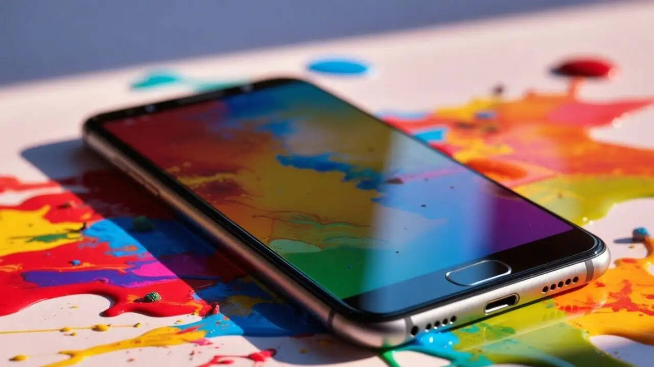 होली के दौरान स्मार्टफोन की सुरक्षा: जानें कैसे रखें सुरक्षित