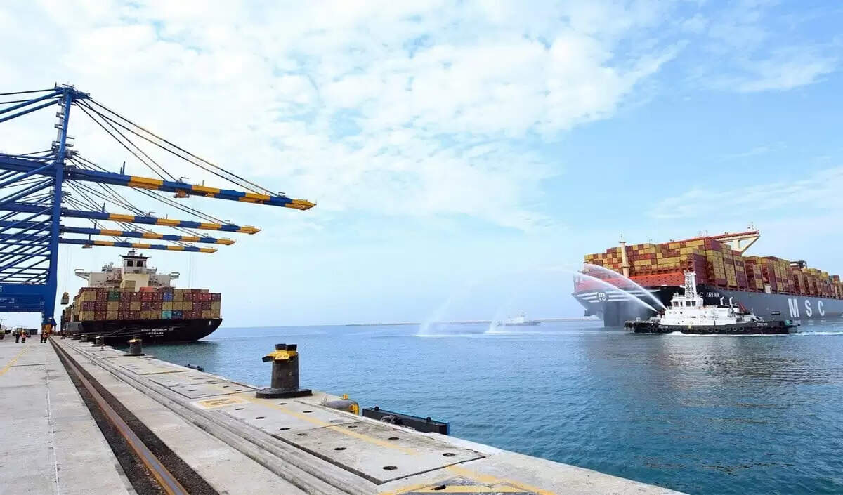 ईरान ने होर्मुज़ जलडमरूमध्य में जहाज़ों के लिए नए नियम लागू किए