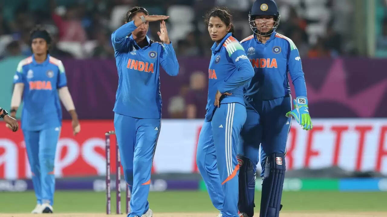 भारतीय महिला क्रिकेट टीम को मिली पहली हार, सेमीफाइनल की राह हुई कठिन