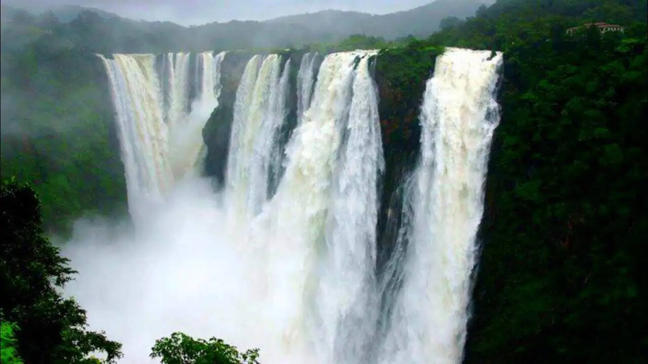 भारत के मानसून में अद्भुत झरनों की यात्रा