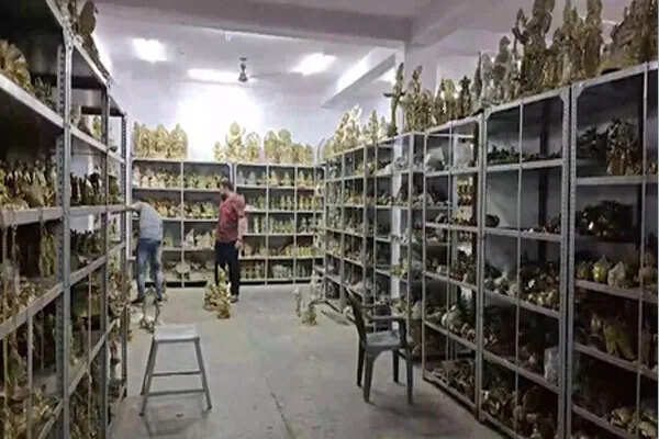 अलीगढ़ में कांवड़ यात्रा के लिए मूर्तियों की बढ़ती मांग