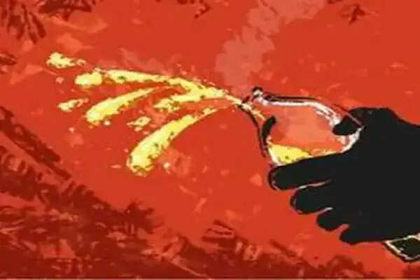 बरेली में सिरफिरे आशिक की दरिंदगी: परिवार पर तेजाब फेंका