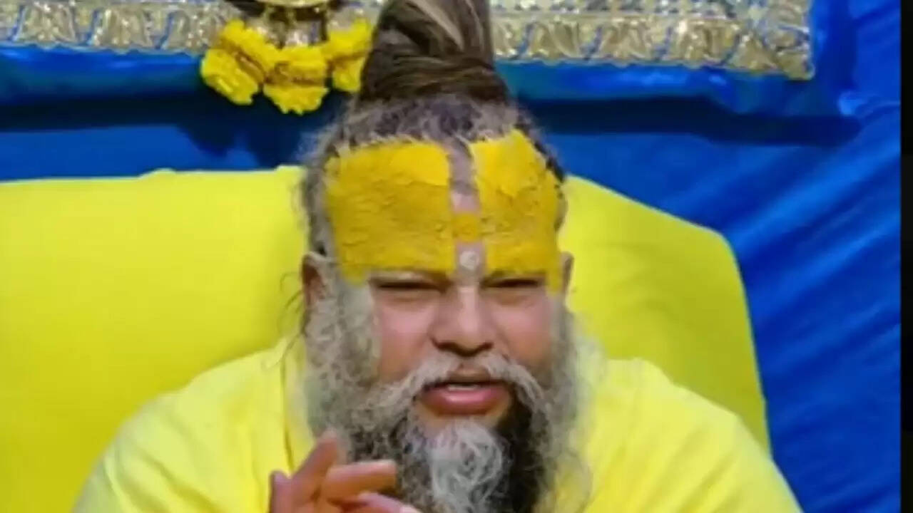 प्रेमानंद महाराज की सीख: गर्म जल से स्नान से क्यों कमजोर होता है शरीर?