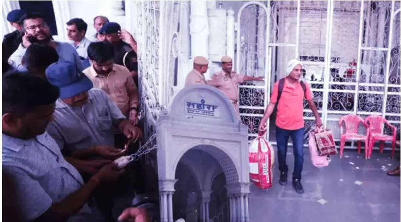 लखनऊ नगर निगम ने सहारा सिटी को किया सील, कर्मचारियों का विरोध जारी