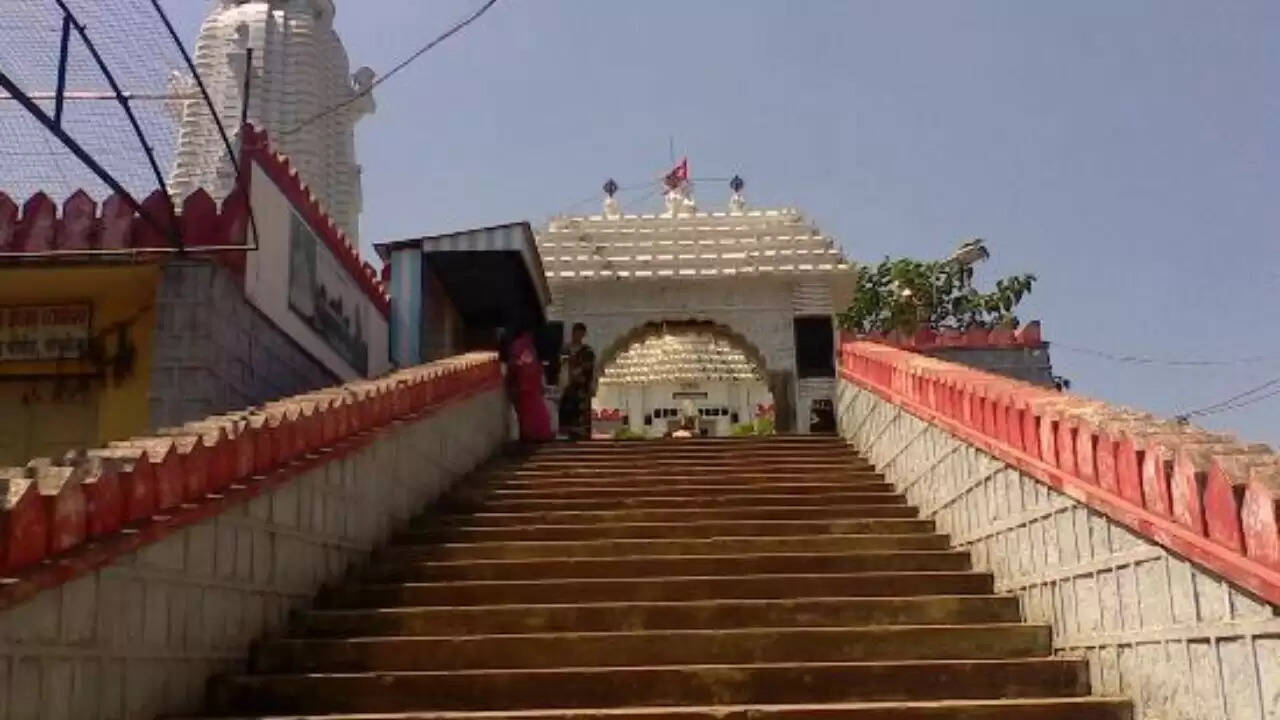 जगन्नाथ पुरी मंदिर: रहस्यमयी तीसरी सीढ़ी की मान्यता और भगवान की उपस्थिति