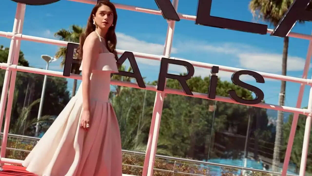 Aditi Rao Hydari का Cannes 2026 लुक: सस्ती ड्रेस में दिखीं रॉयल