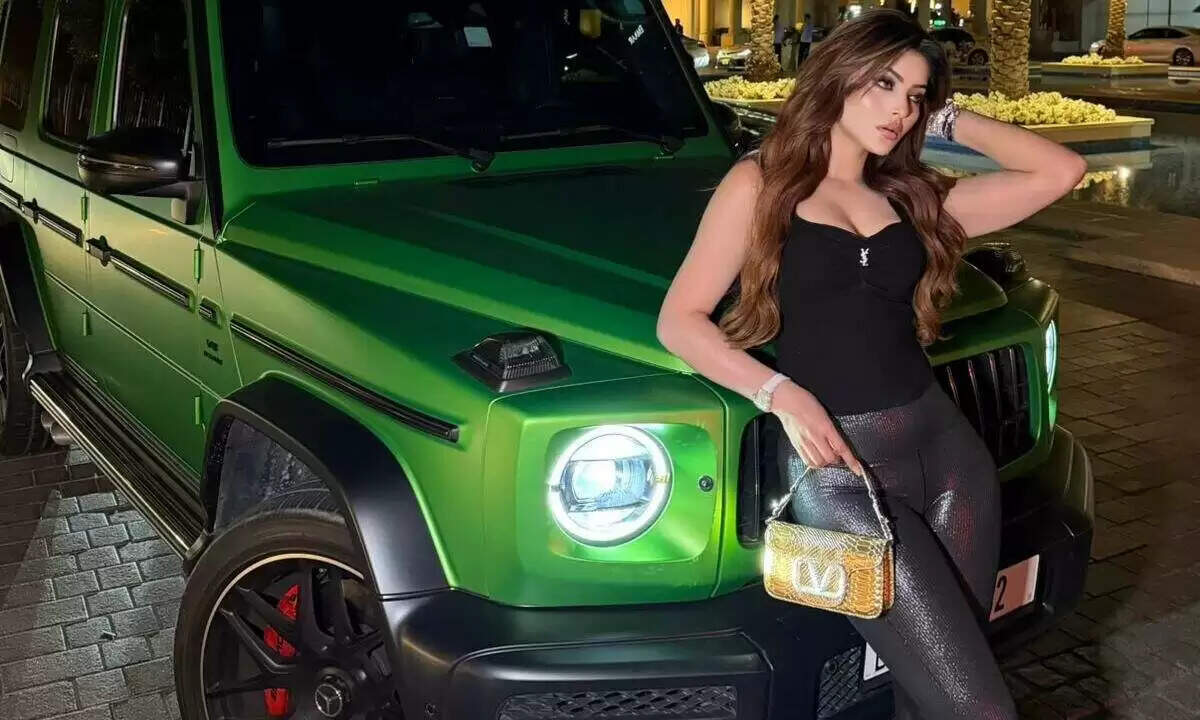 उर्वशी रौतेला का शानदार कार कलेक्शन: रोल्स-रॉयस और मर्सिडीज की नई खरीदारी
