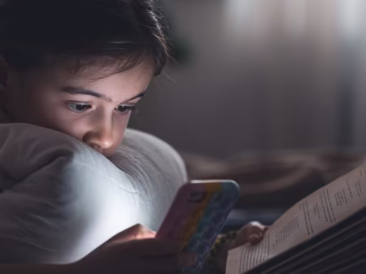 बच्चों के मोबाइल उपयोग को संतुलित करने के उपाय