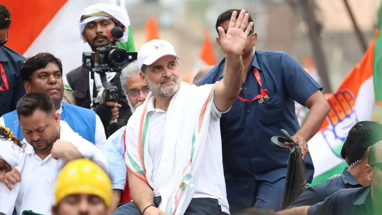 राहुल गांधी ने बिहार में एनडीए सरकार पर साधा निशाना, वोट चोरी का लगाया आरोप