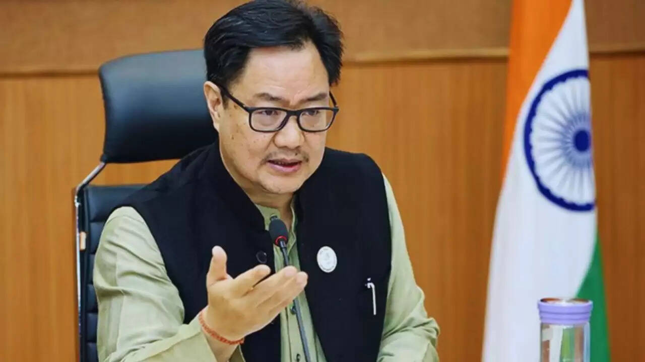 क्या H-1B वीजा पर मल्लिकार्जुन खरगे की टिप्पणी सही है? किरेन रिजिजू का जवाब