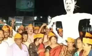 उड़ीसा में भाजपा कार्यकर्ताओं ने राहुल गांधी का पुतला जलाया