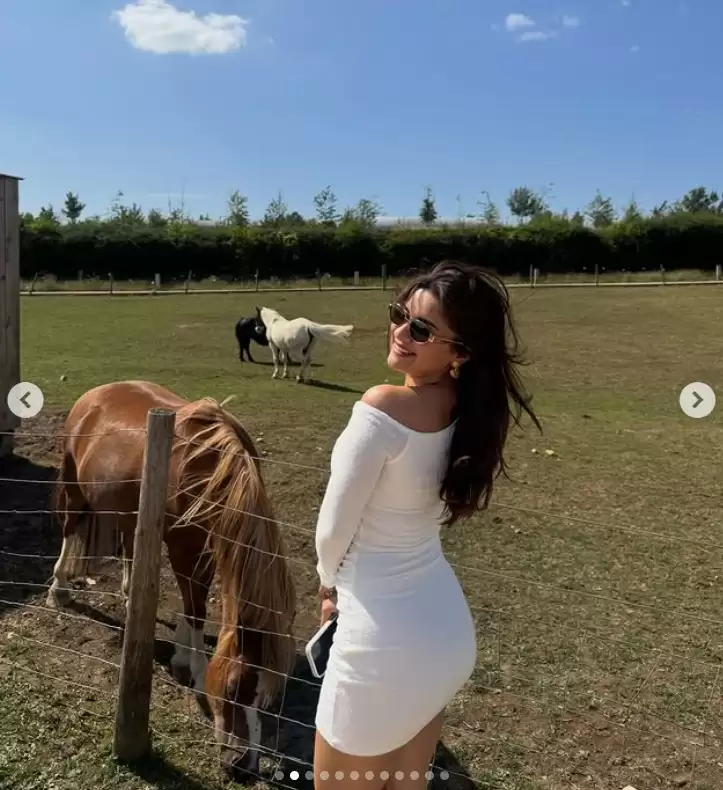 अवनीत कौर की नई तस्वीरें: सफेद ड्रेस में बिखेरा जादू