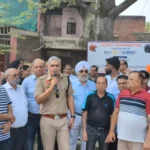 फरीदाबाद में सड़क सुरक्षा जागरूकता अभियान के तहत हेलमेट वितरण