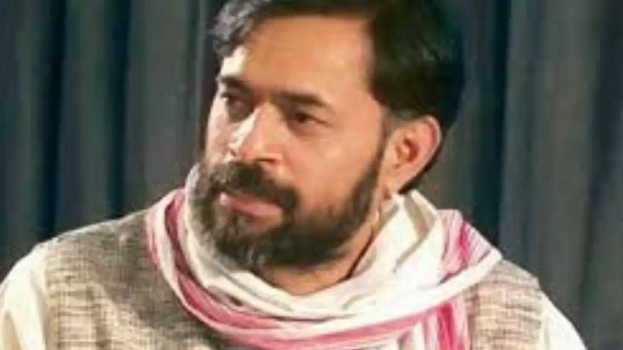 राहुल गांधी के 'वोट चोरी' आरोप: योगेंद्र यादव ने उठाए गंभीर सवाल