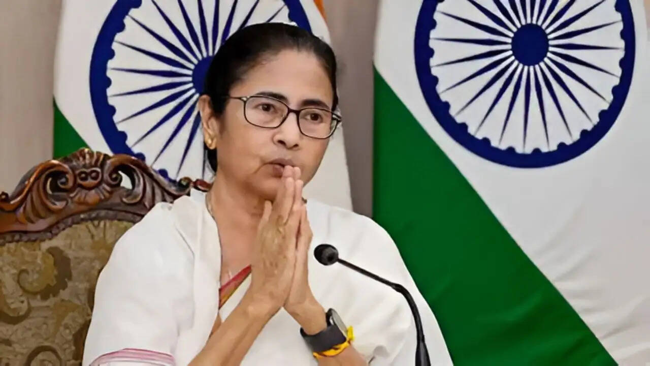 पश्चिम बंगाल में ममता बनर्जी की टीएमसी की बैठक में कम विधायक, आंदोलन की तैयारी
