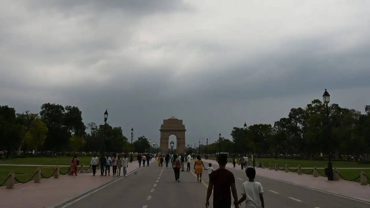 भारत में मौसम का हाल: बारिश और हीटवेव की चेतावनी