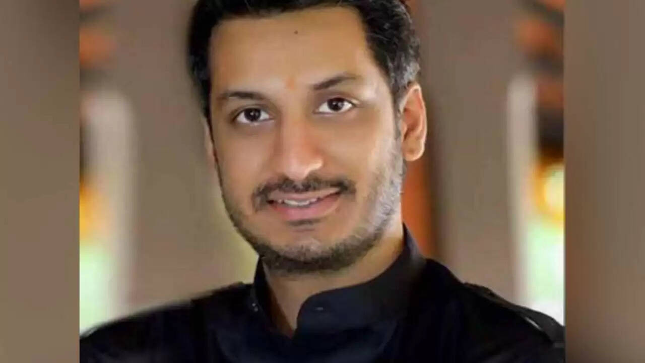 पुणे में 1,800 करोड़ की ज़मीन का विवाद: पार्थ पवार की कंपनी पर लगे गंभीर आरोप