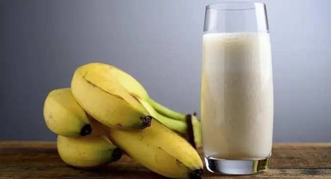 दूध और केला: एक साथ खाने के फायदे और नुकसान