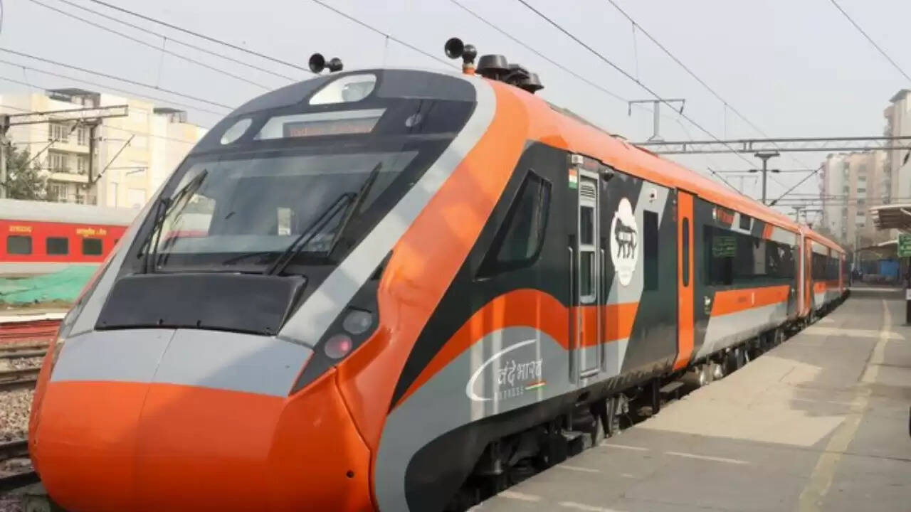 प्रधानमंत्री मोदी द्वारा चार नई वंदे भारत एक्सप्रेस ट्रेनों का उद्घाटन