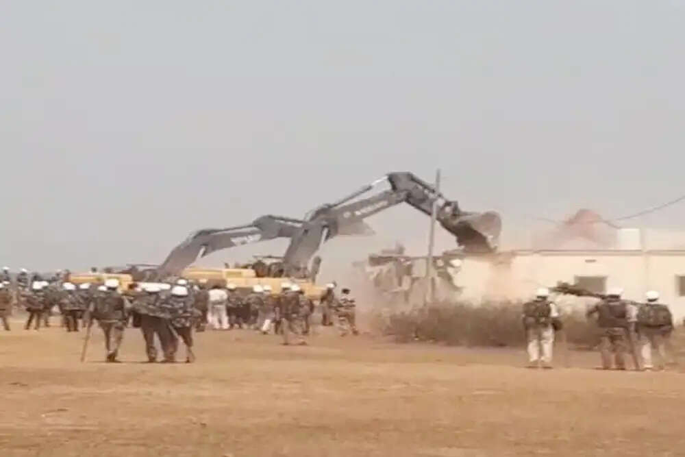 झारखंड में पूर्व मंत्री का घर गिराने की कार्रवाई, राजनीतिक विवाद बढ़ा