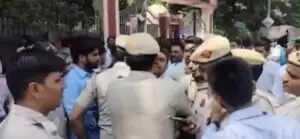 दिल्ली विश्वविद्यालय में छात्रसंघ चुनाव प्रचार के दौरान हिंसा