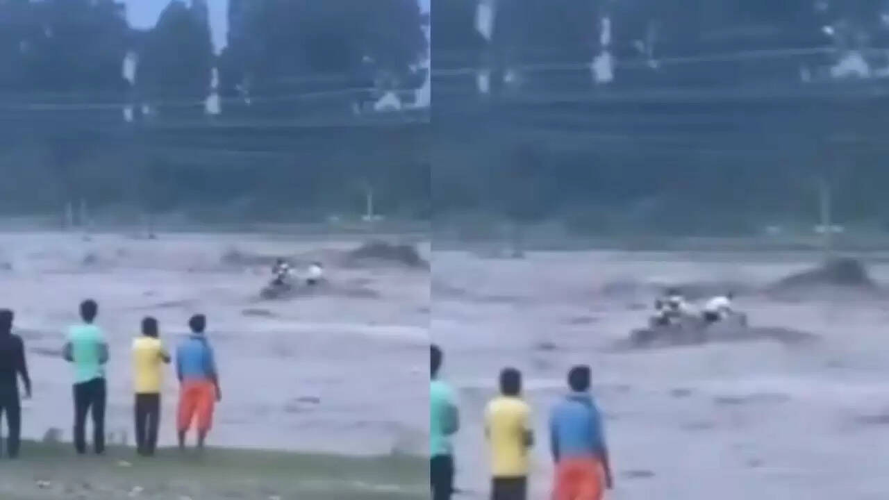 Uttarakhand में बादल फटने से मची तबाही: मजदूरों का खौफनाक वीडियो वायरल