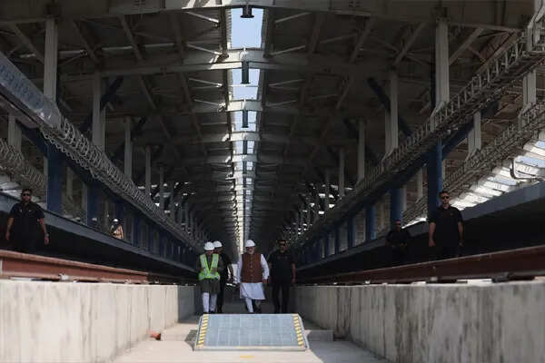 बुलेट ट्रेन परियोजना की लागत में भारी वृद्धि, 1.98 लाख करोड़ रुपये तक पहुंची