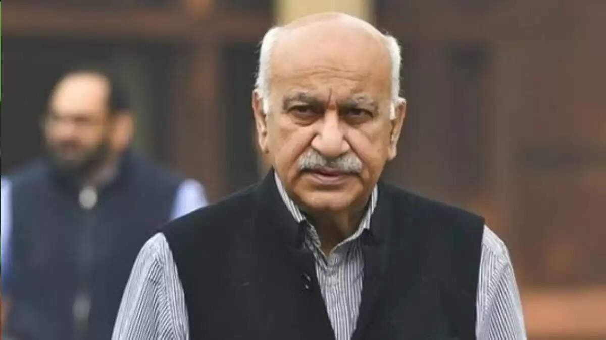 एमजे अकबर ने ट्रंप के टैरिफ पर उठाए सवाल, भारत-अमेरिका संबंधों पर चिंता