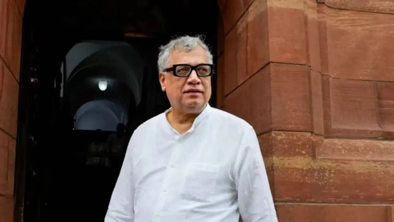 पश्चिम बंगाल विधानसभा चुनाव: TMC नेताओं की चुनाव आयोग से मुलाकात में विवाद