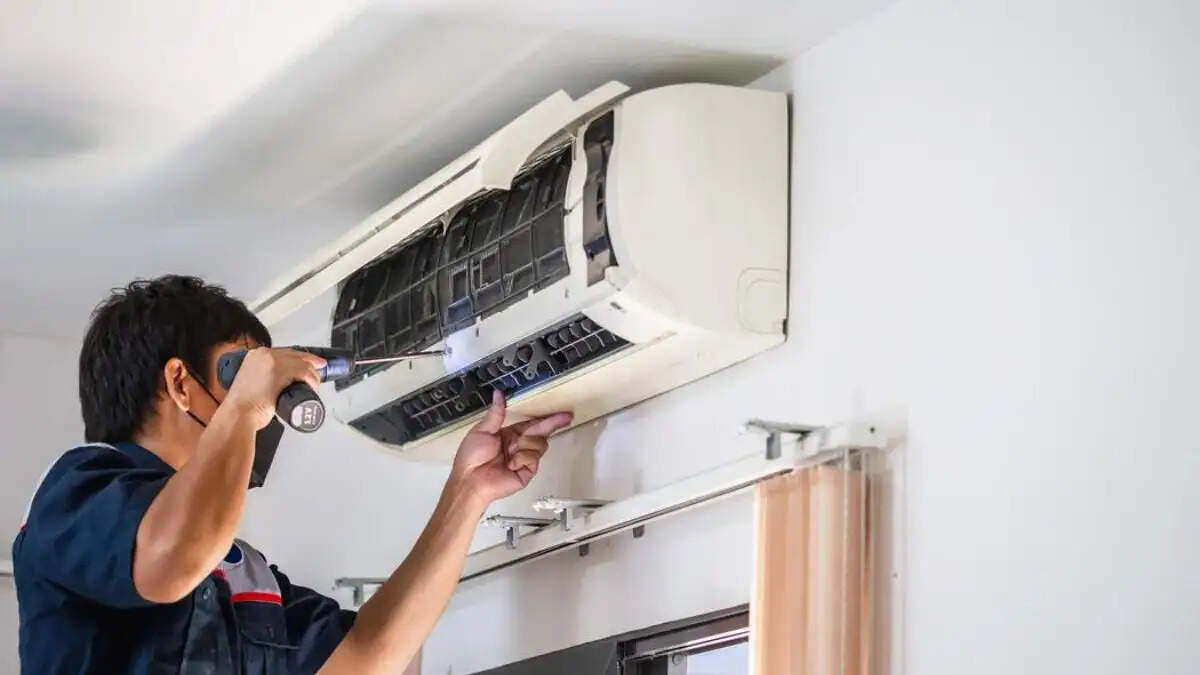 AC सर्विसिंग: जेट बनाम नॉर्मल, कौन है बेहतर विकल्प?