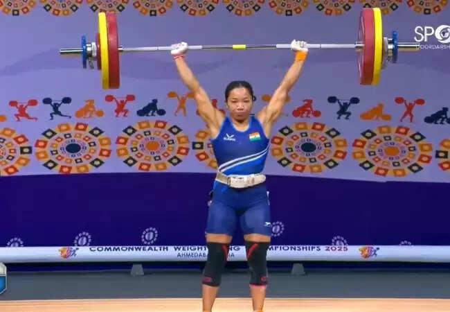 मीराबाई चानू की शानदार वापसी: कॉमनवेल्थ वेटलिफ्टिंग चैंपियनशिप में गोल्ड जीता