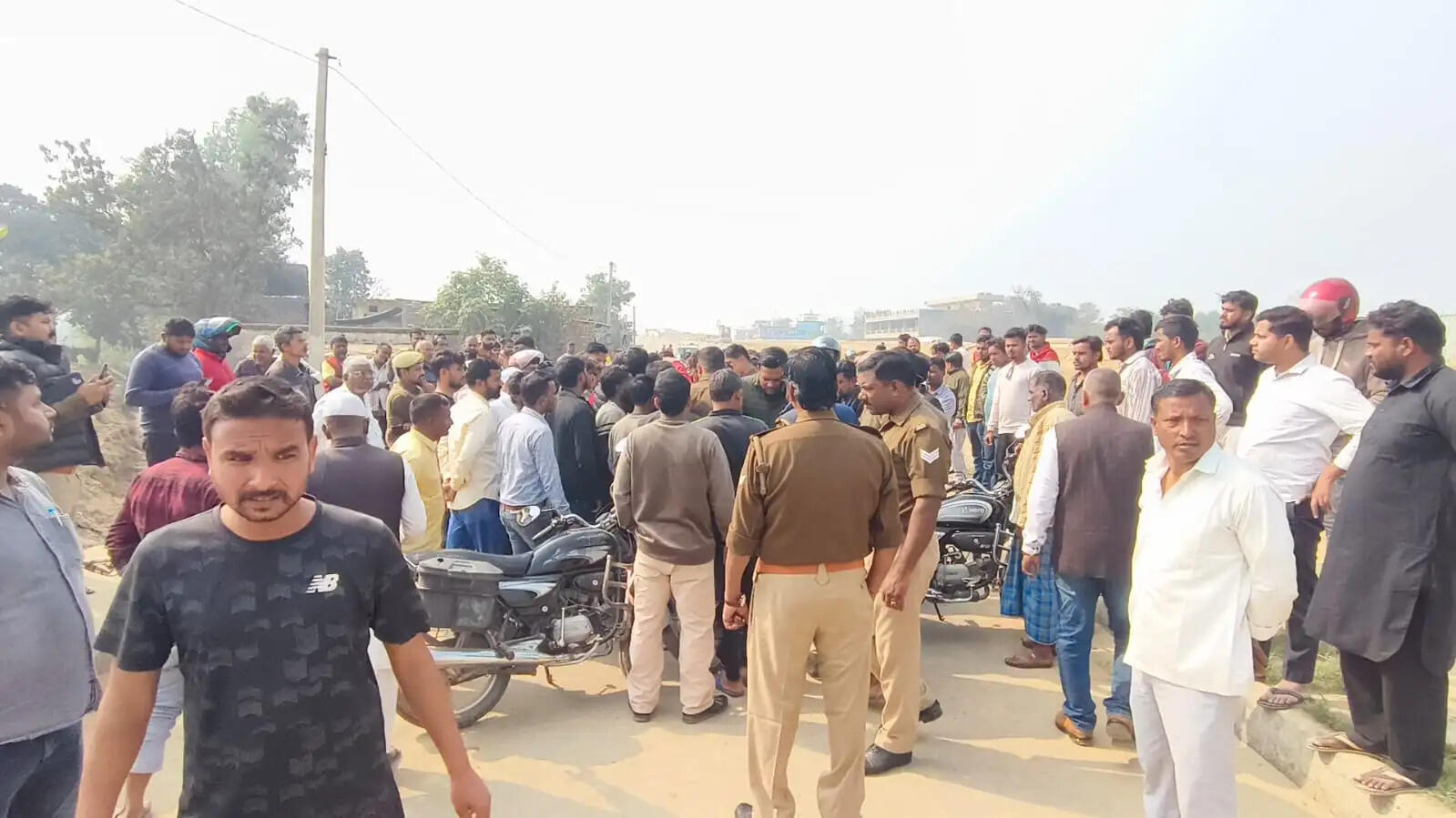 सोनौली में सड़क दुर्घटना में साइकिल सवार की मौत, ग्रामीणों का प्रदर्शन