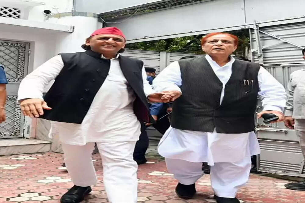 अखिलेश यादव और आजम खान की महत्वपूर्ण मुलाकात