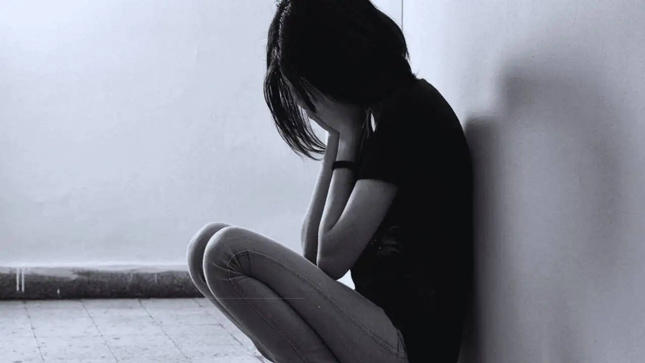 आगरा में वायरल हुए 48 अश्लील वीडियो: नाबालिगों की कहानी और पुलिस की कार्रवाई