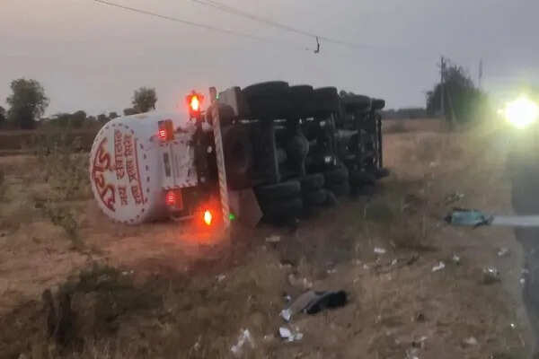 आंध्र प्रदेश में सड़क दुर्घटना में 8 श्रद्धालुओं की जान गई