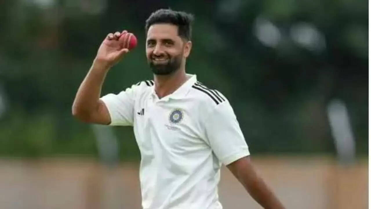 IPL 2026: दिल्ली ने आकिब नबी डार को 8.40 करोड़ में खरीदा