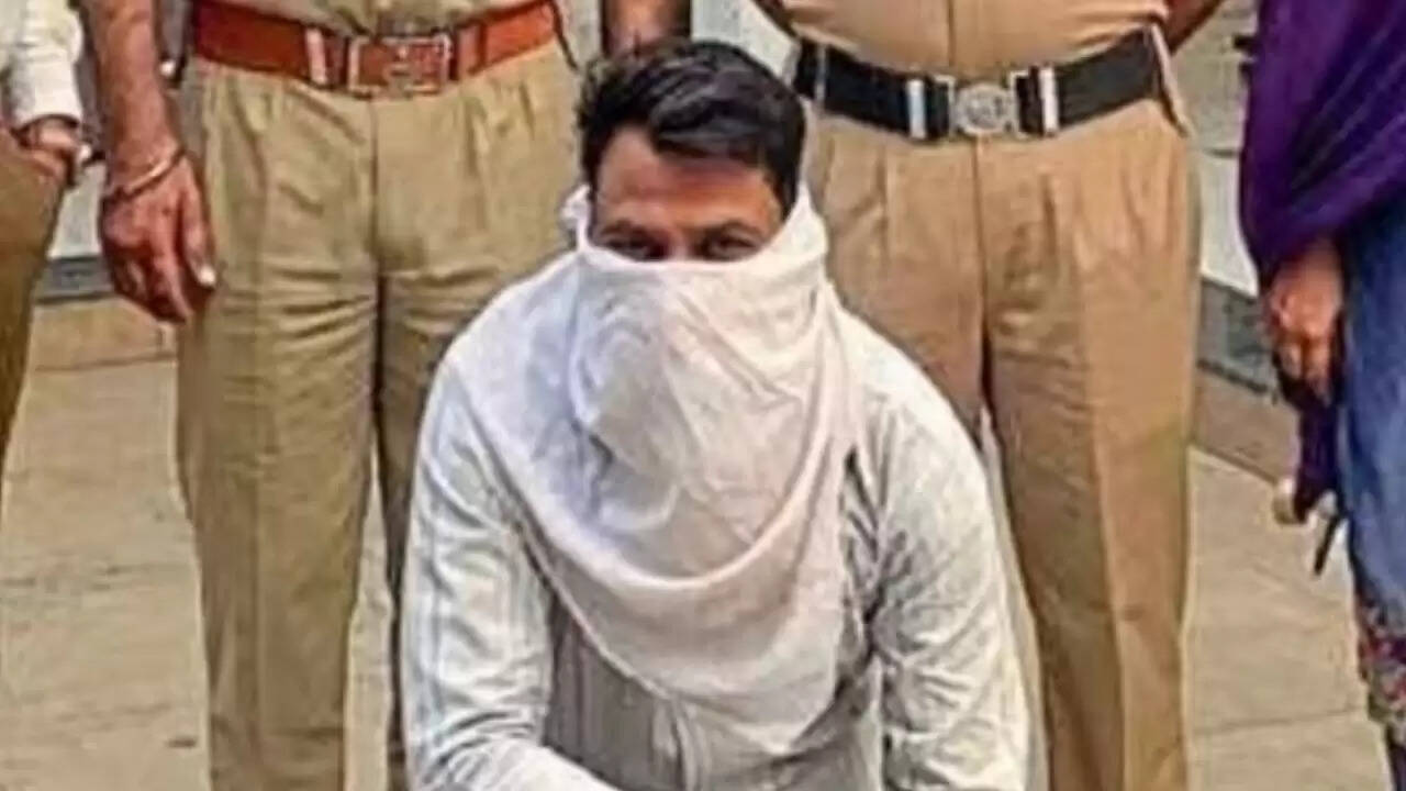 नोएडा में दोहरे हत्याकांड के आरोपी गौरव कुमार की गिरफ्तारी
