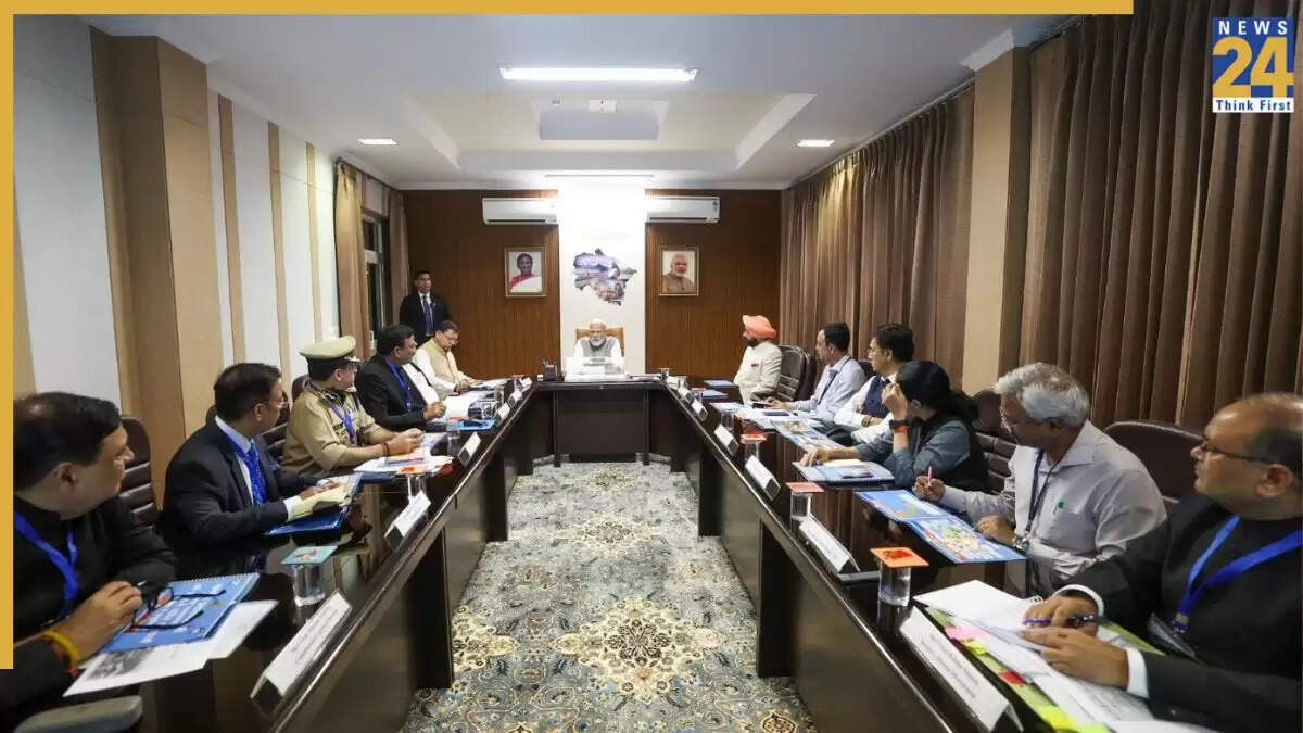 उत्तराखंड में बाढ़ राहत के लिए मोदी ने घोषित किया 1200 करोड़ का पैकेज