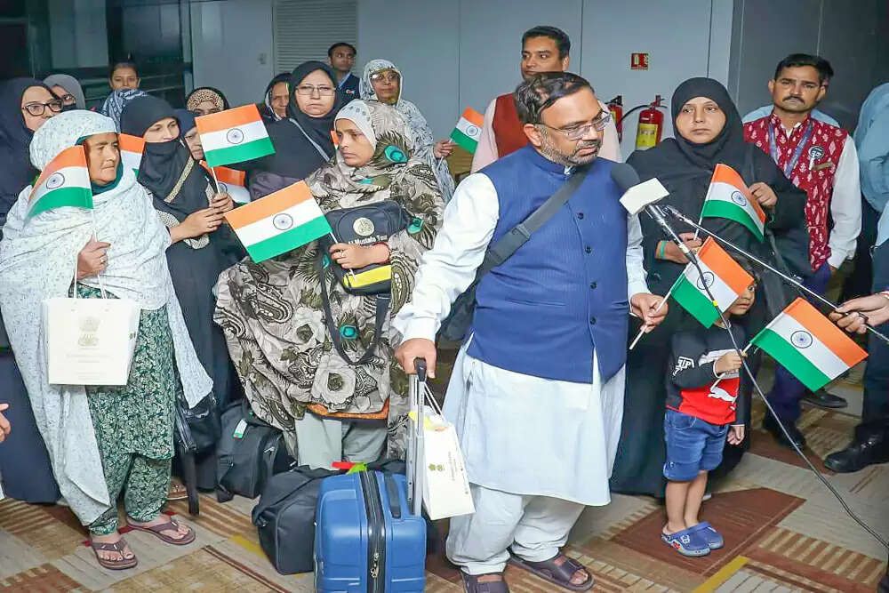 भारत सरकार का 'ऑपरेशन सिंधु': ईरान से 290 भारतीयों की सुरक्षित वापसी