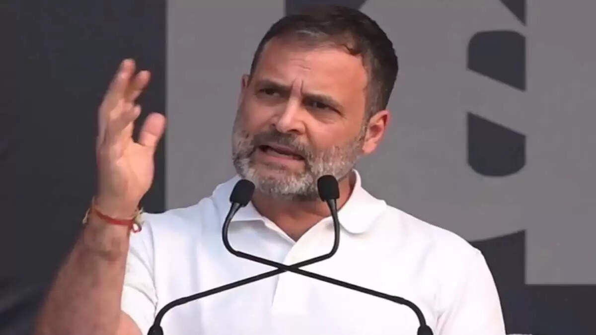 राहुल गांधी का चुनाव आयोग को जवाब: मतदान केंद्रों से CCTV फुटेज जारी करने की मांग