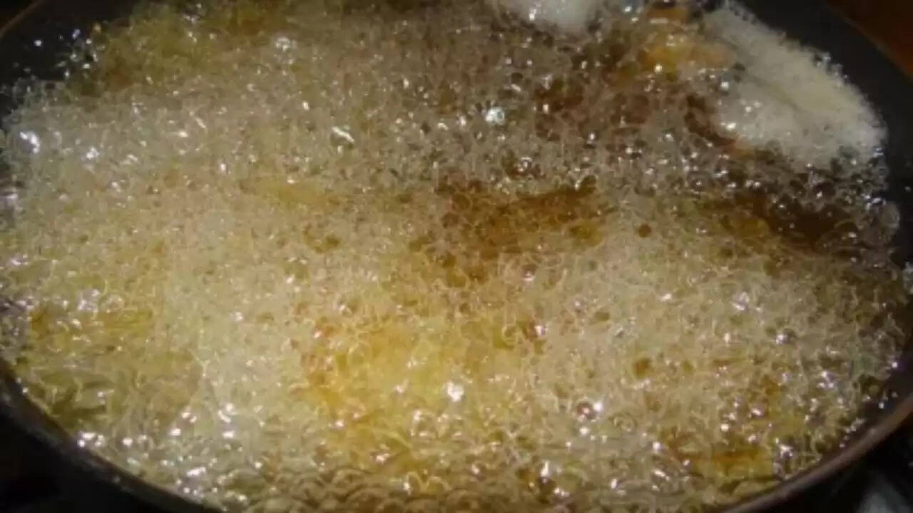 राजस्थान में पत्नी ने पति पर खौलते तेल से किया जानलेवा हमला