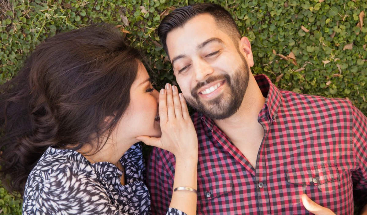 रिश्तों में संवाद का महत्व: अपने साथी से कैसे करें खुलकर बात