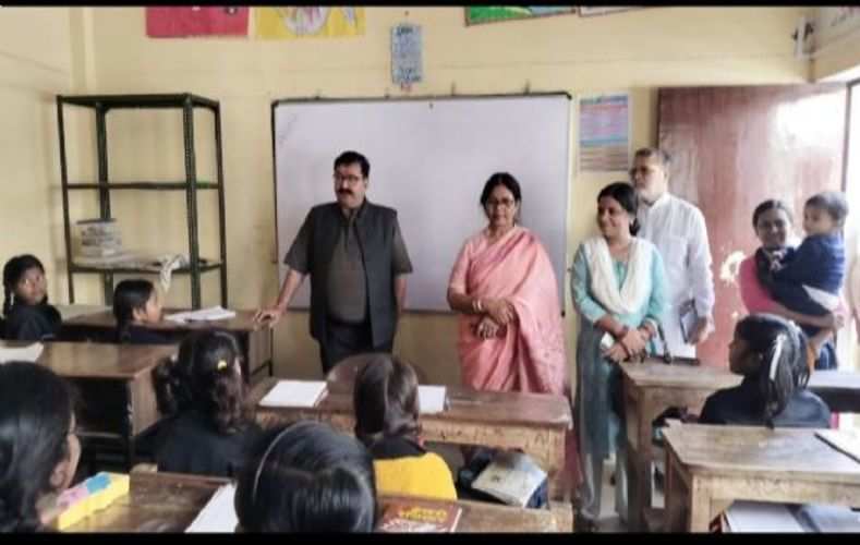 बाल अधिकार आयोग की टीम ने सेवापुरी तथा पिंडरा में कंपोजिट विद्यालय का किया निरीक्षण