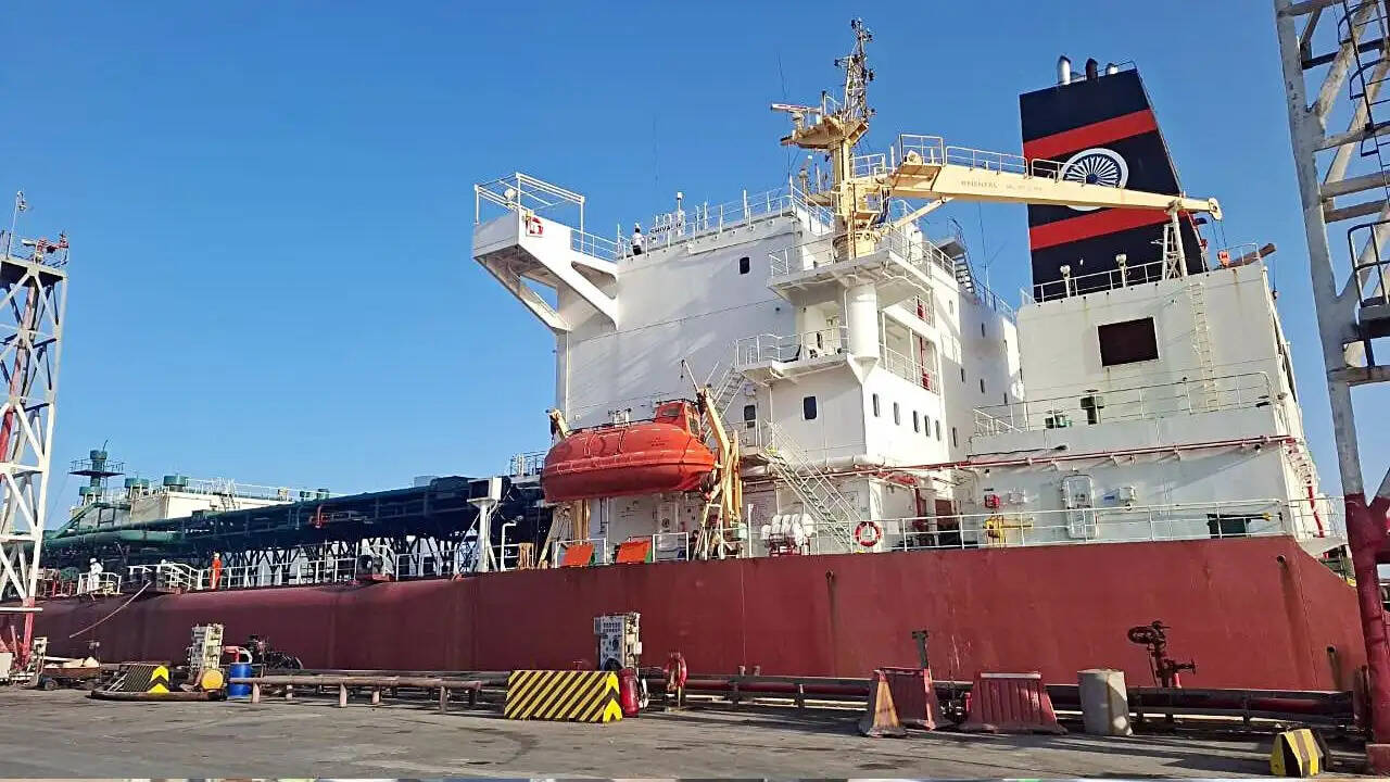 भारत में सुरक्षित पहुंचे दो एलपीजी टैंकर, संकट में राहत की उम्मीद