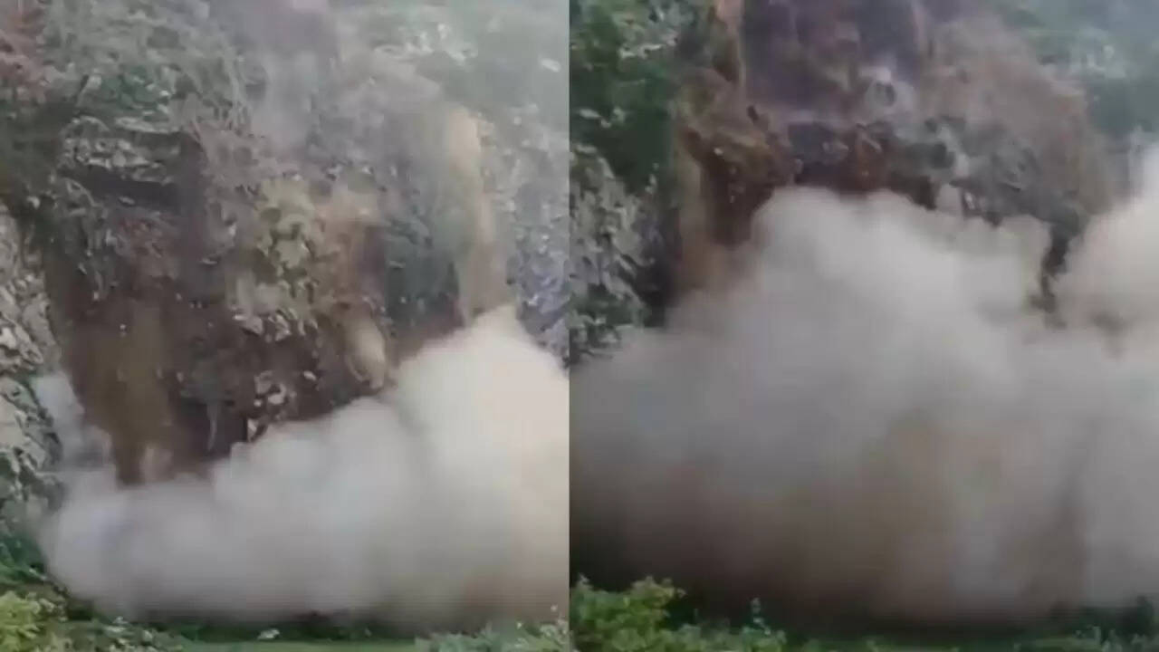 झारखंड में पहाड़ी ढहने का खौफनाक वीडियो वायरल