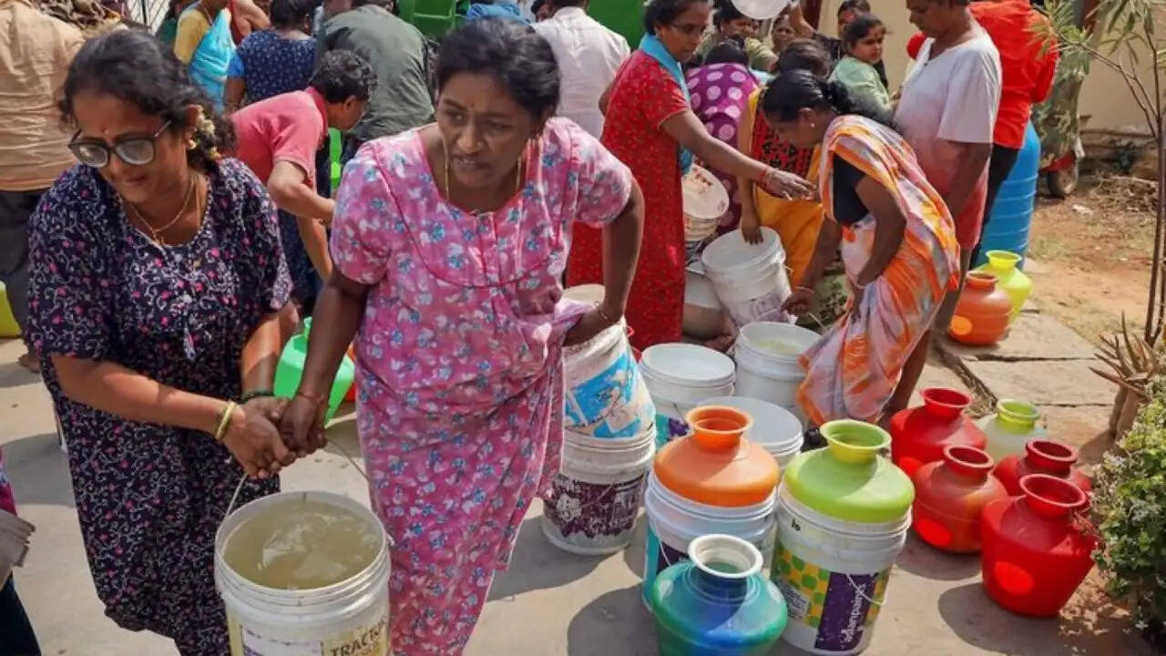 दिल्ली में पानी का संकट: यमुना का जलस्तर और जल संयंत्रों की स्थिति